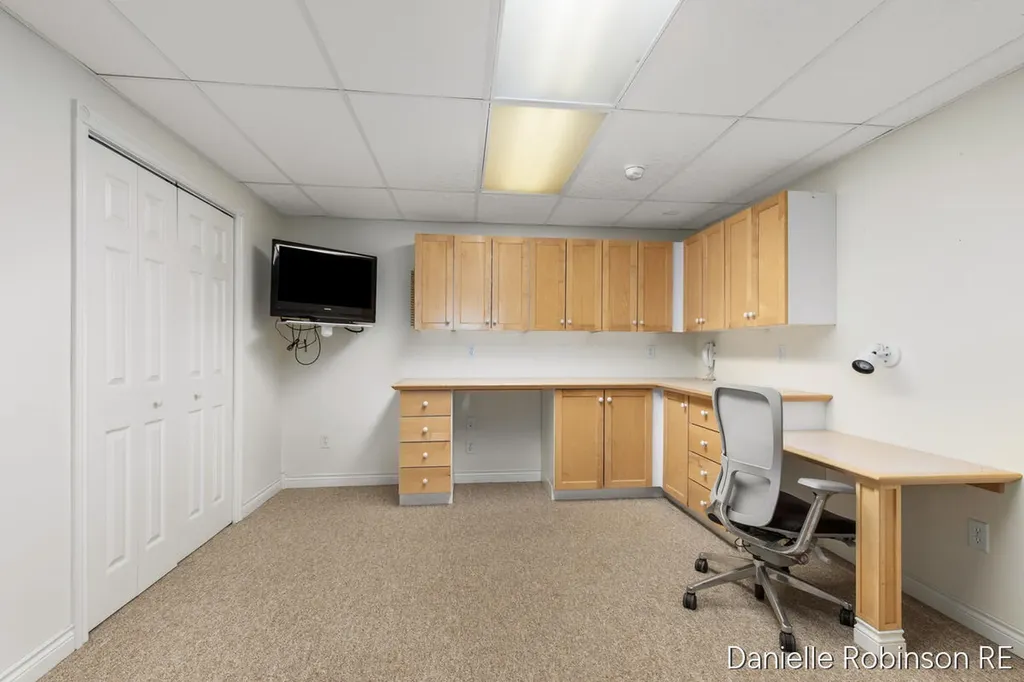 4260 Niles Avenue Park Township MI 49424