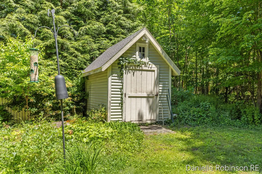 4260 Niles Avenue Park Township MI 49424