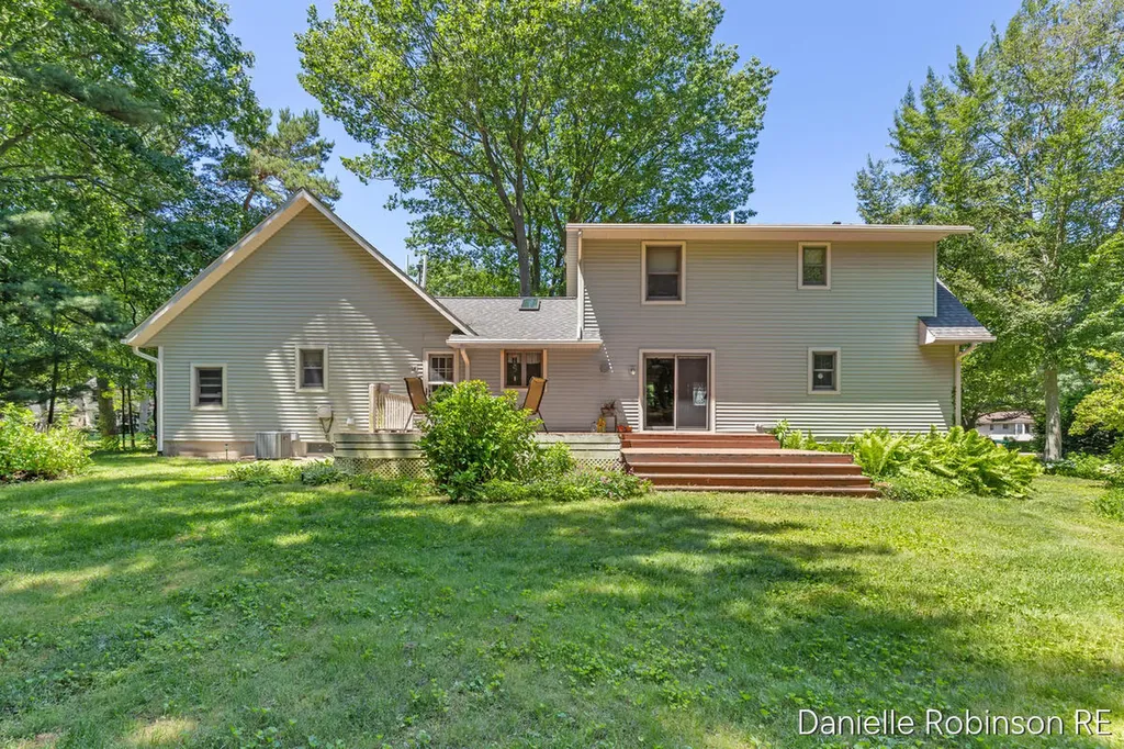 4260 Niles Avenue Park Township MI 49424