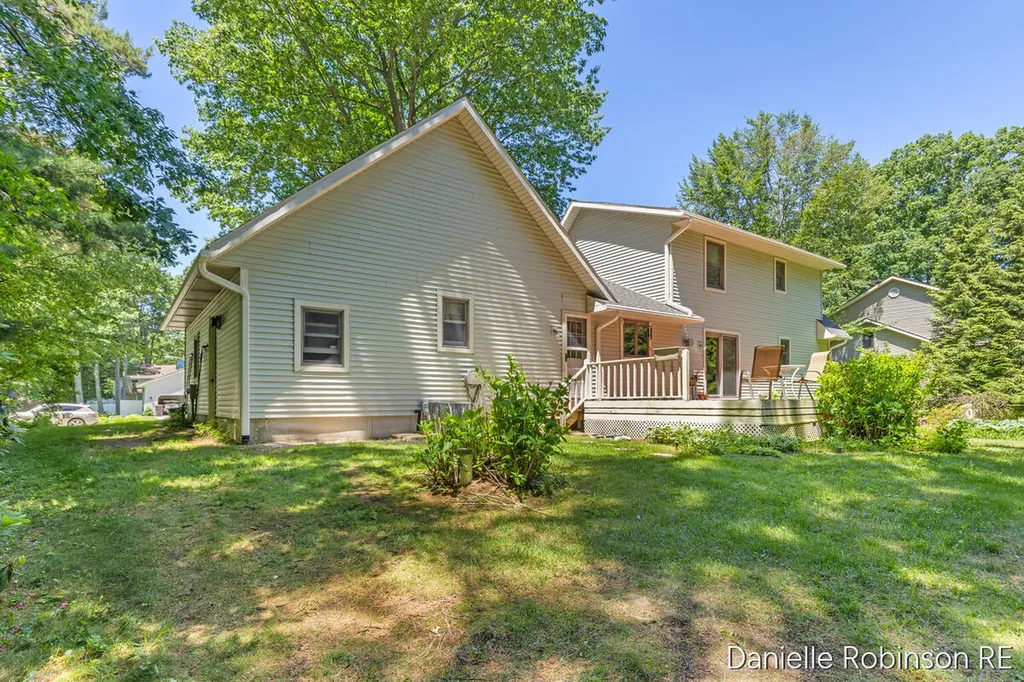 4260 Niles Avenue Park Township MI 49424