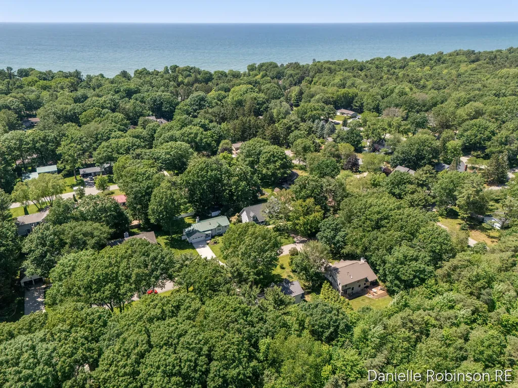 4260 Niles Avenue Park Township MI 49424