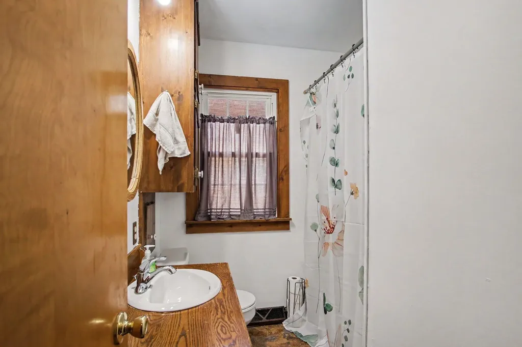 2461 Longstreet Avenue SW Wyoming City MI 49509
