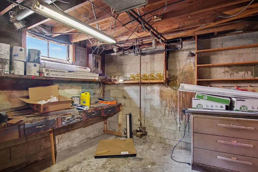 2461 Longstreet Avenue SW Wyoming City MI 49509
