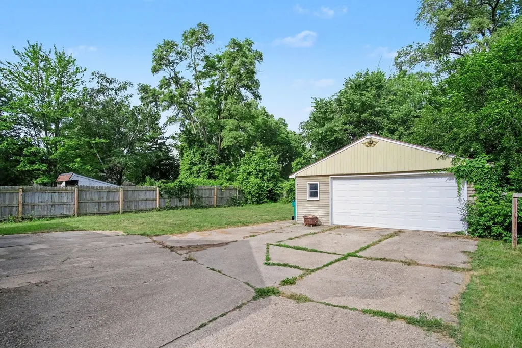 2461 Longstreet Avenue SW Wyoming City MI 49509