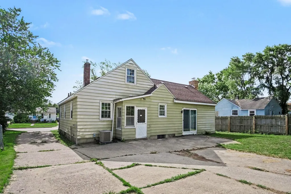 2461 Longstreet Avenue SW Wyoming City MI 49509