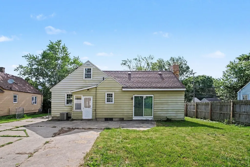 2461 Longstreet Avenue SW Wyoming City MI 49509