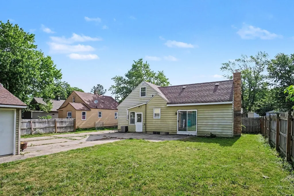 2461 Longstreet Avenue SW Wyoming City MI 49509