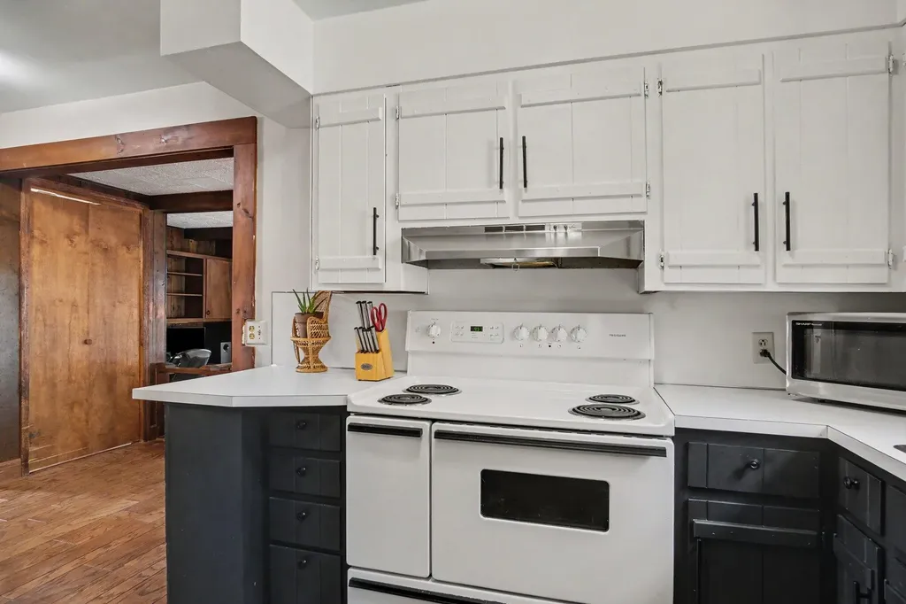 2461 Longstreet Avenue SW Wyoming City MI 49509