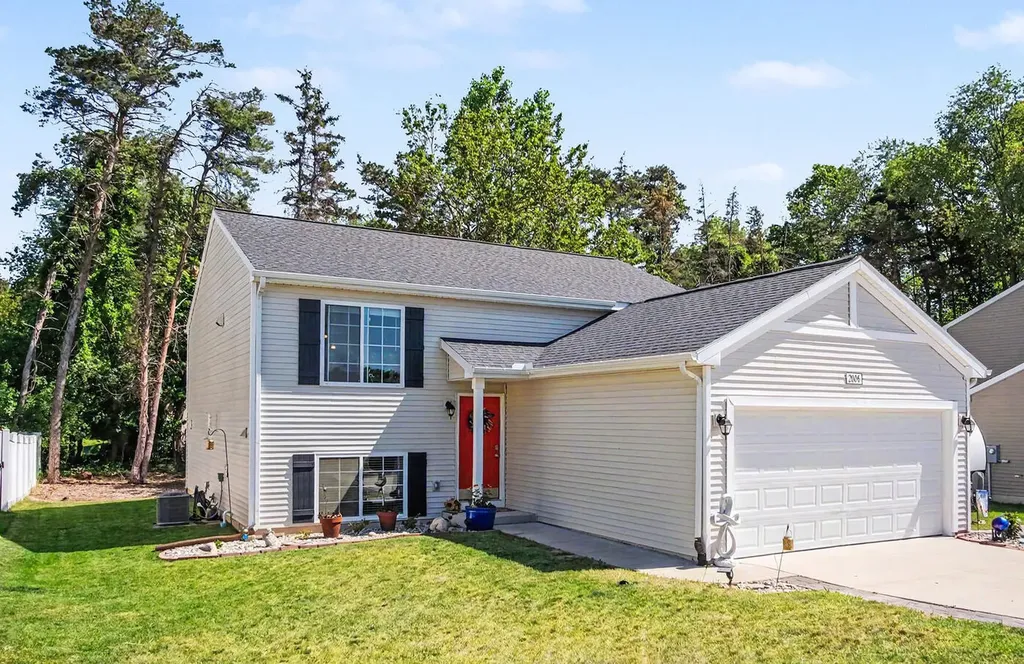 2006 Hillside Drive Montcalm Township MI 48838