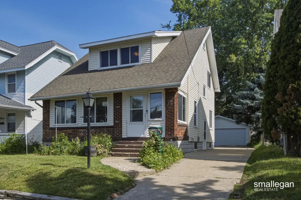 15 Burr Oak Street NW Grand Rapids City MI 49505