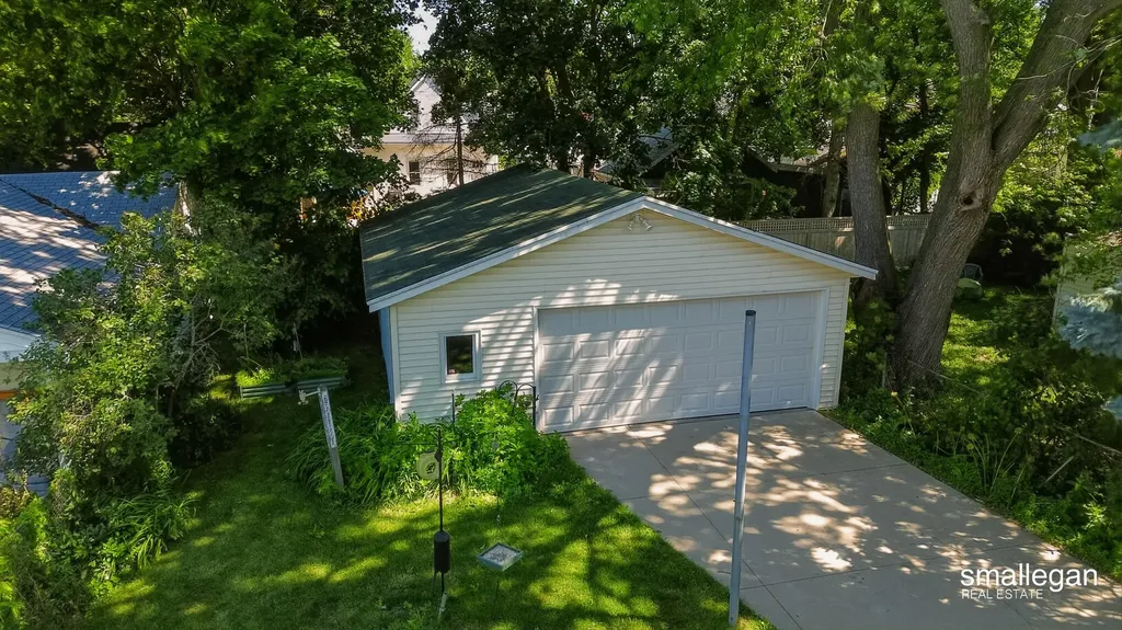 15 Burr Oak Street NW Grand Rapids City MI 49505