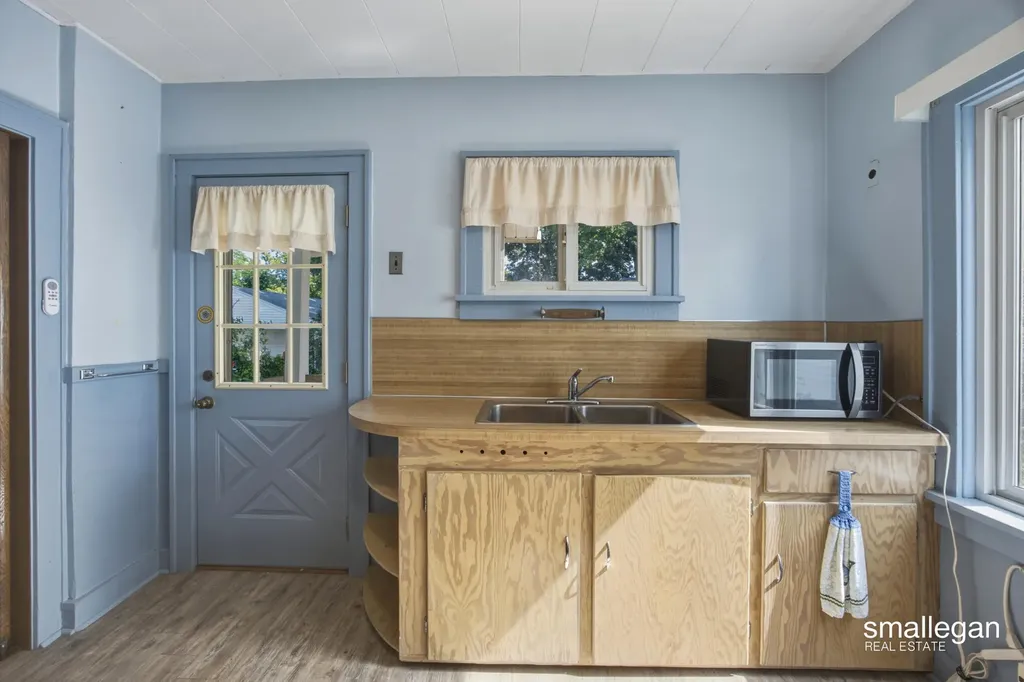 15 Burr Oak Street NW Grand Rapids City MI 49505