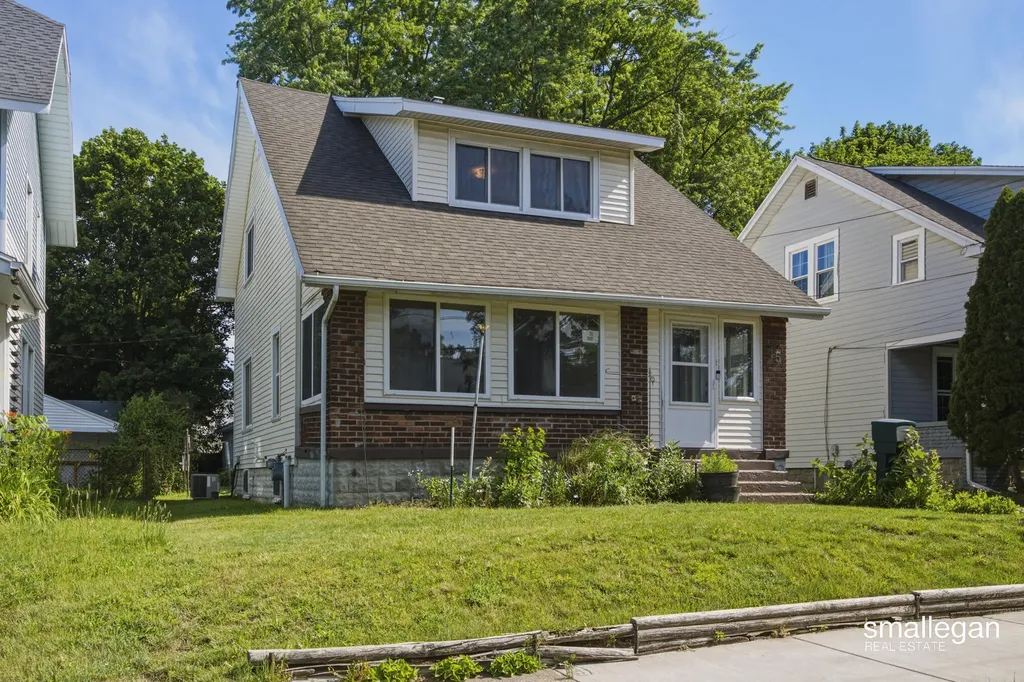 15 Burr Oak Street NW Grand Rapids City MI 49505