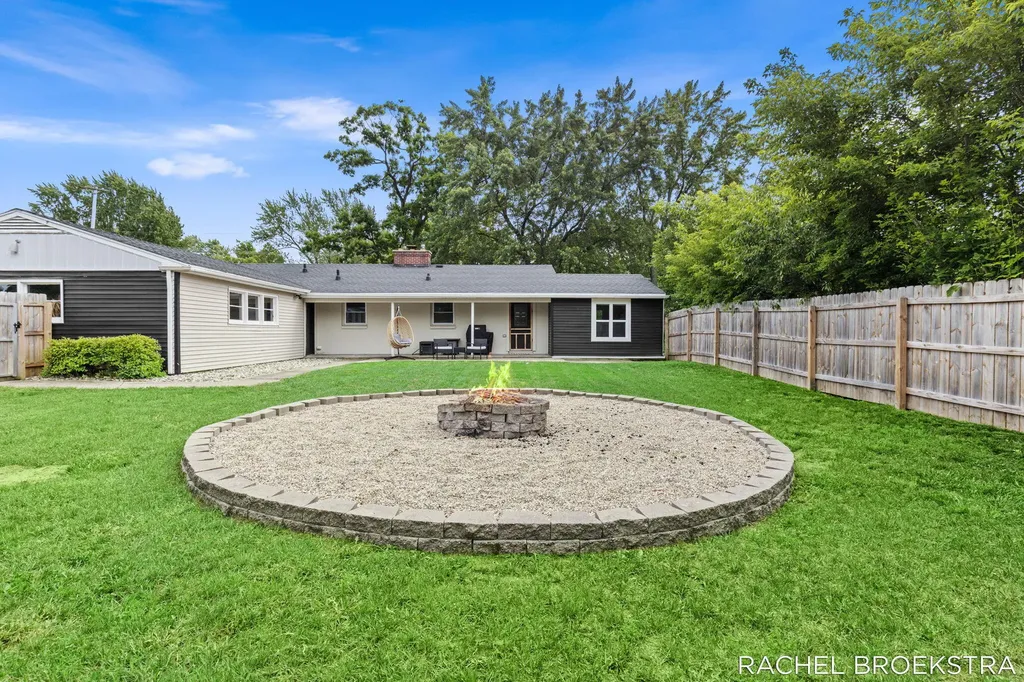 3185 Baker Park Drive SE Grand Rapids City MI 49508