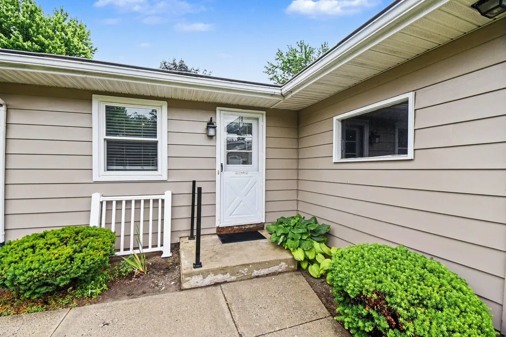 5153 Southglow Court SE Kentwood City MI 49508