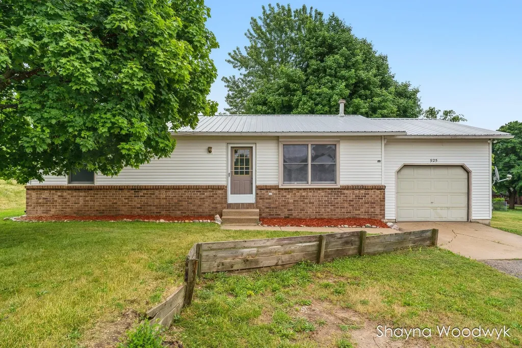 925 N Wilson Street Hastings City MI 49058