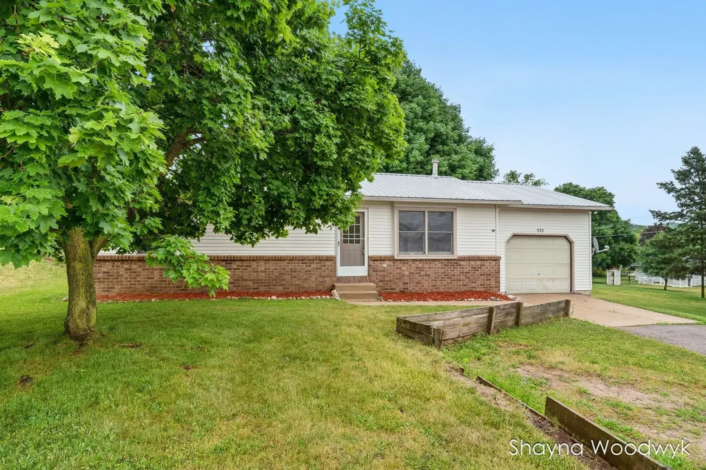 925 N Wilson Street Hastings City MI 49058