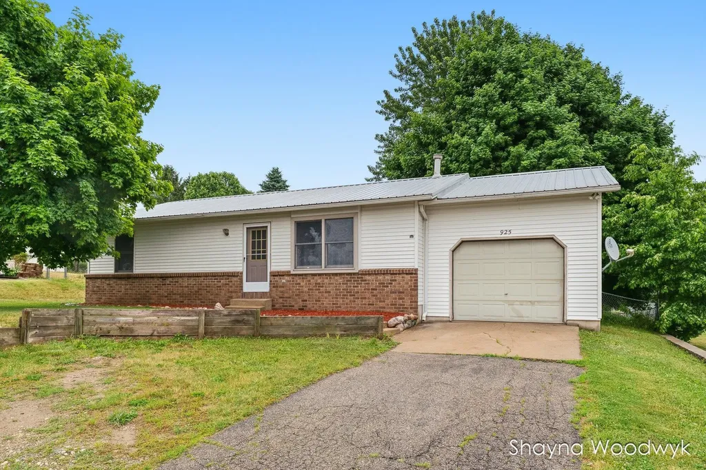 925 N Wilson Street Hastings City MI 49058