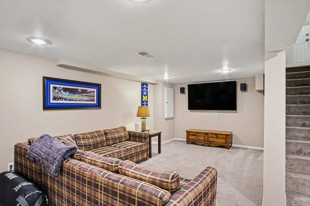 5495 Rockridge Drive NE Plainfield Charter Township MI 49321