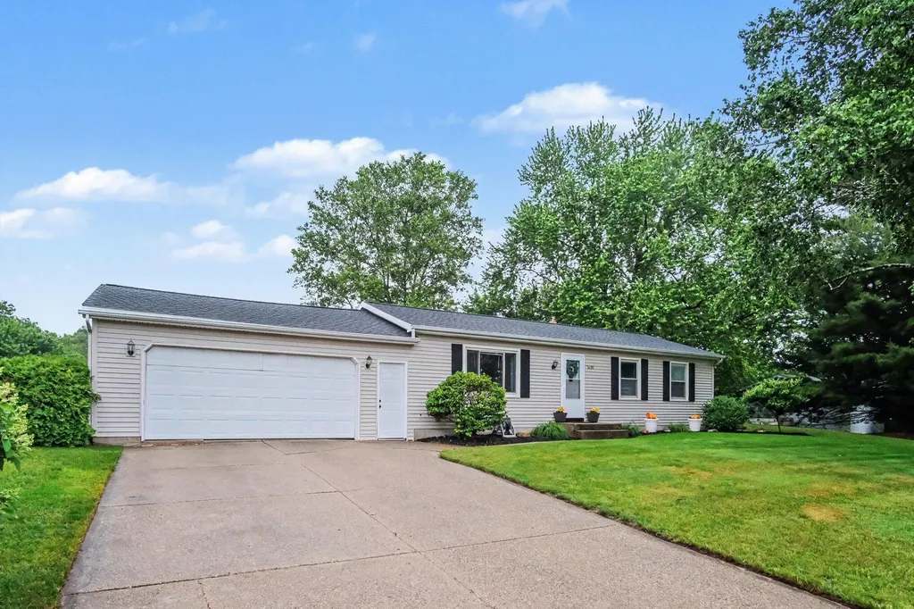 5495 Rockridge Drive NE Plainfield Charter Township MI 49321