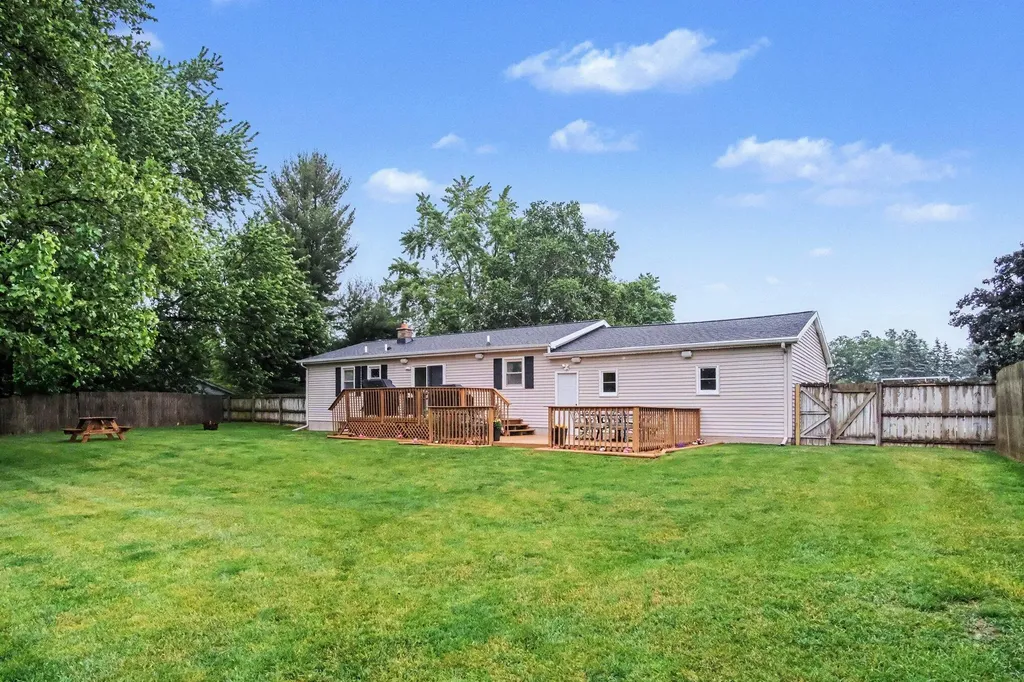 5495 Rockridge Drive NE Plainfield Charter Township MI 49321