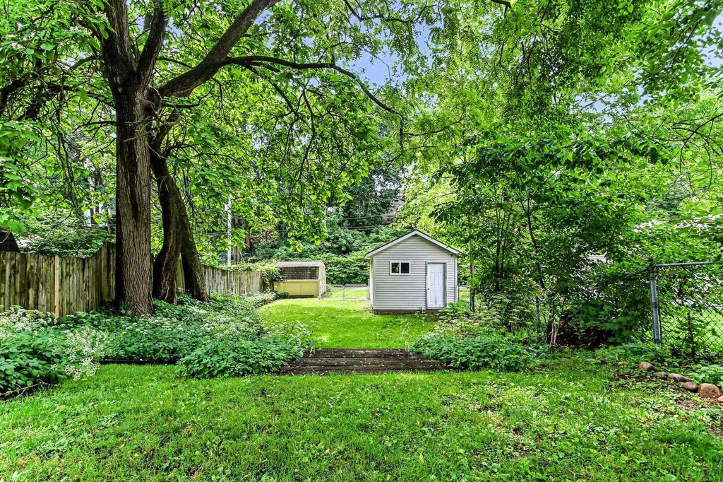 47 Carlton Avenue SE Grand Rapids City MI 49506