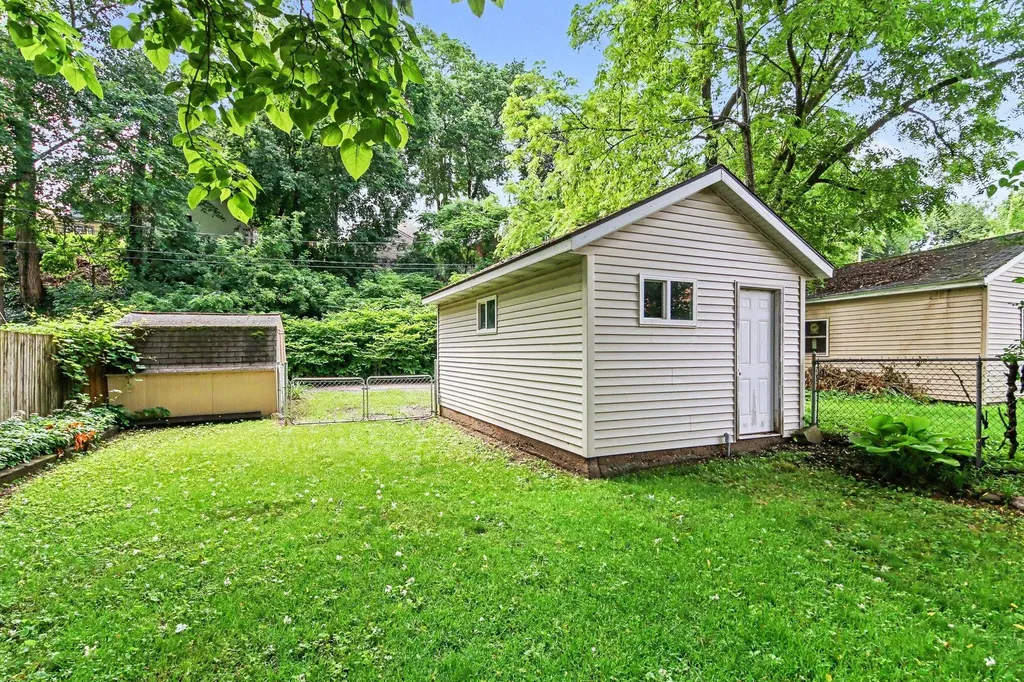 47 Carlton Avenue SE Grand Rapids City MI 49506