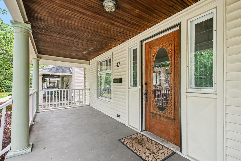 47 Carlton Avenue SE Grand Rapids City MI 49506