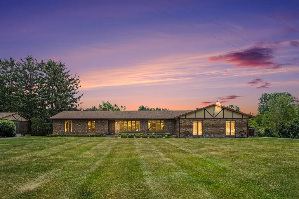 2222 Hayes Street NW Tallmadge Charter Township MI 49435