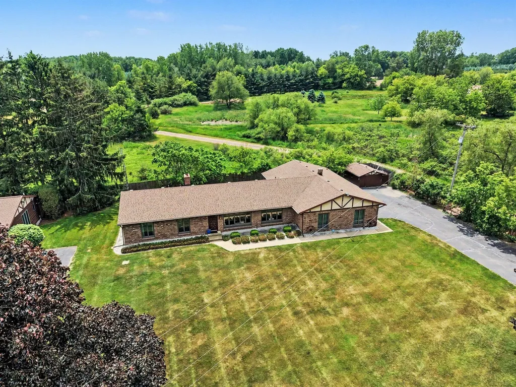 2222 Hayes Street NW Tallmadge Charter Township MI 49435