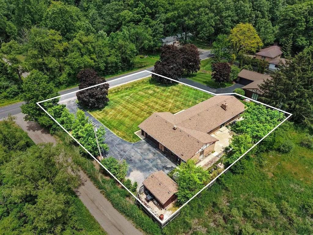 2222 Hayes Street NW Tallmadge Charter Township MI 49435