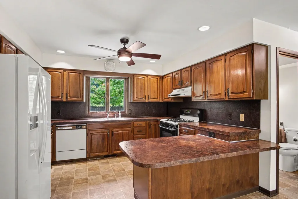 2222 Hayes Street NW Tallmadge Charter Township MI 49435