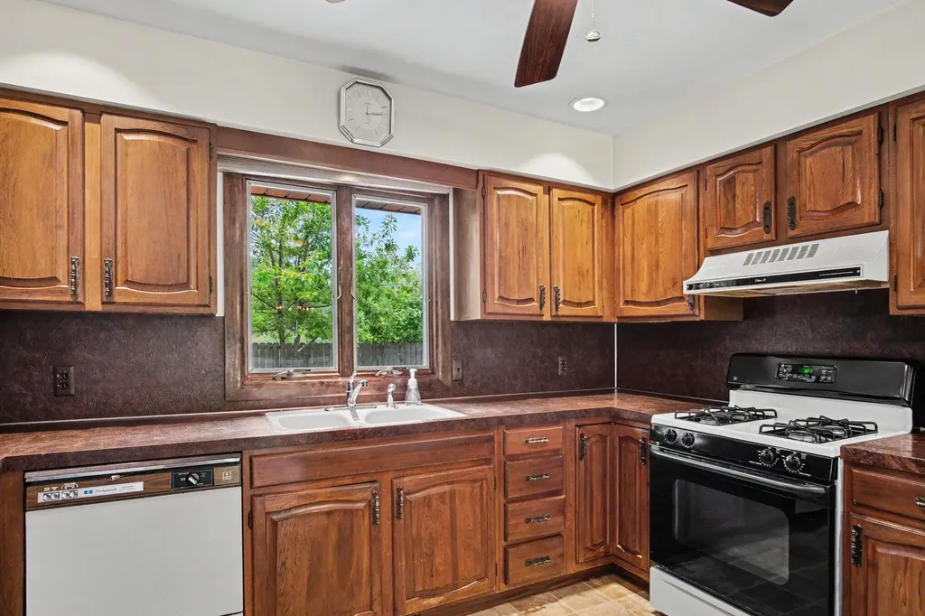 2222 Hayes Street NW Tallmadge Charter Township MI 49435