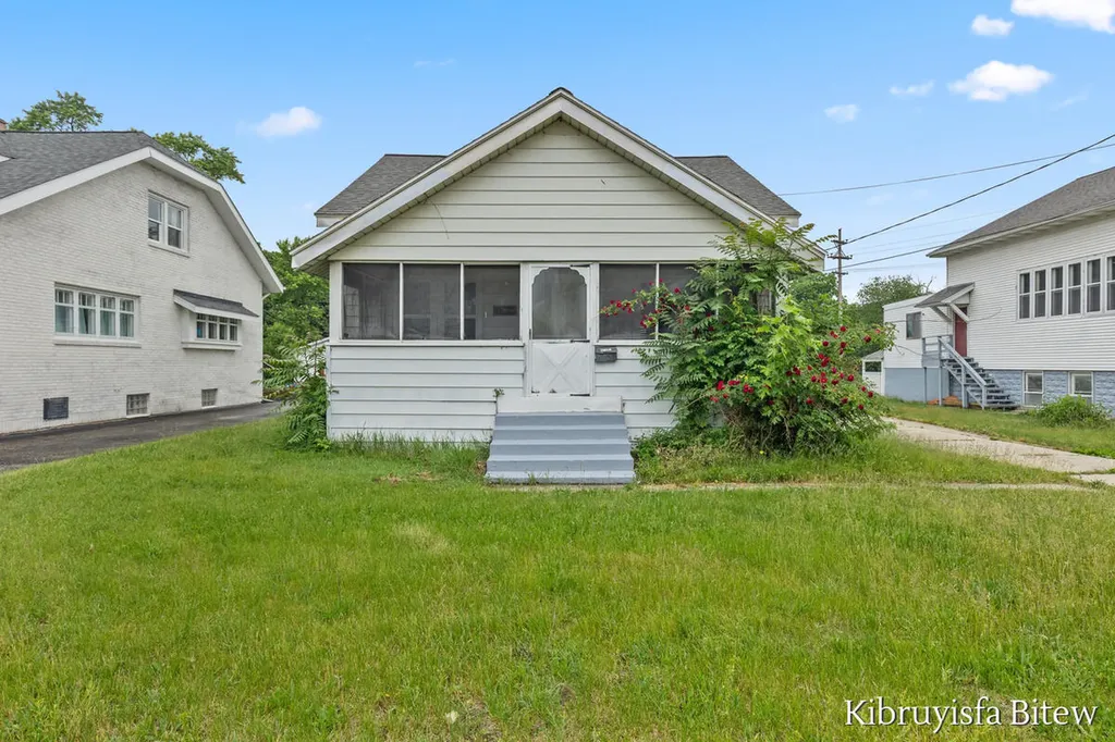 2453 Byron Center Avenue SW Wyoming City MI 49519