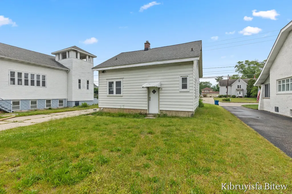 2453 Byron Center Avenue SW Wyoming City MI 49519