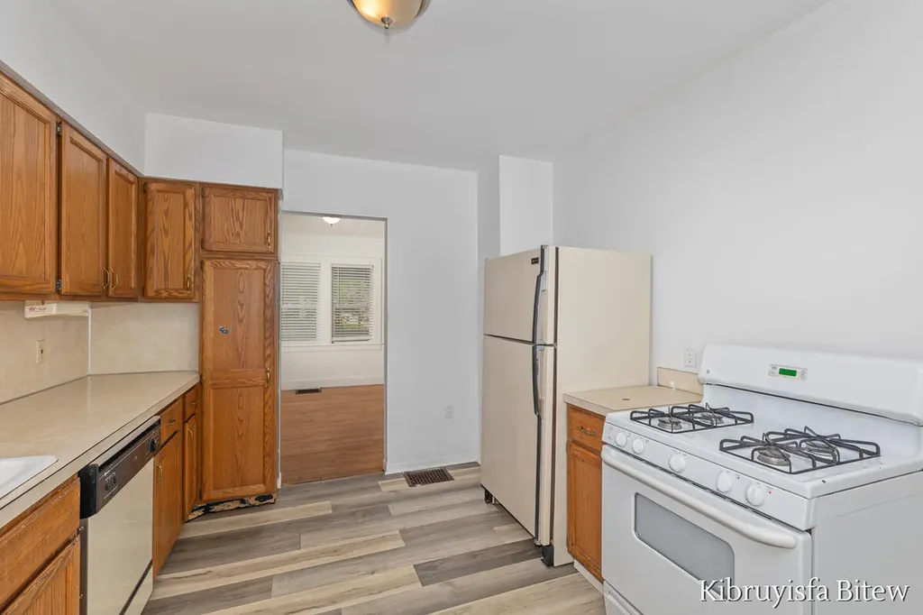 2453 Byron Center Avenue SW Wyoming City MI 49519