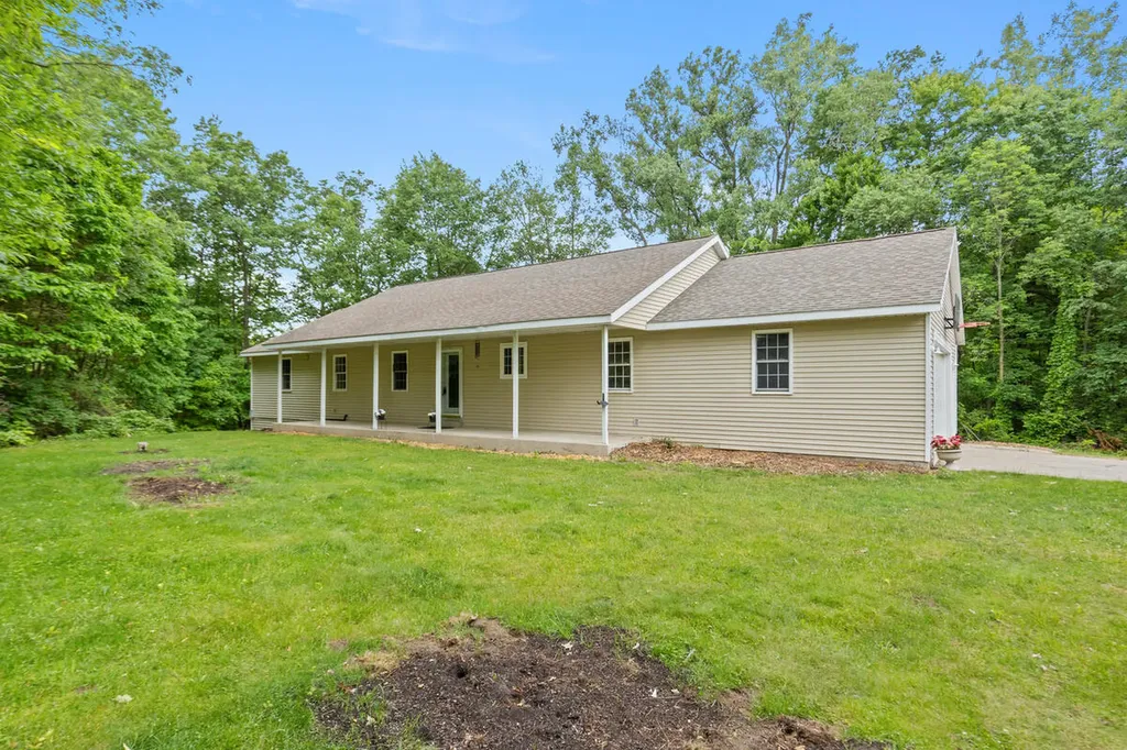 12088 Jenks Street NE Grattan Township MI 48809