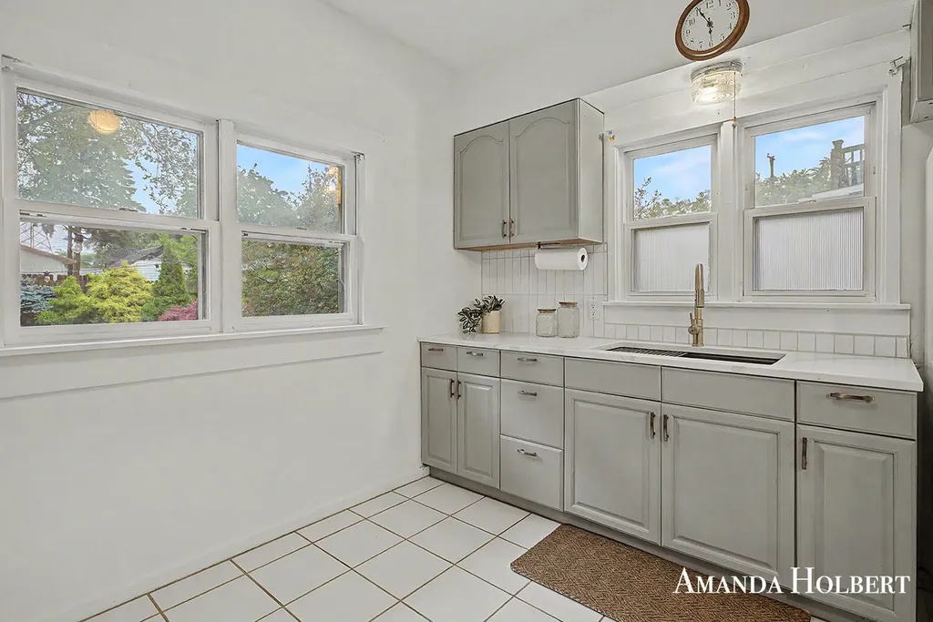 1946 Wyoming Avenue SW Wyoming City MI 49519