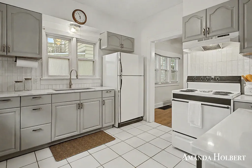 1946 Wyoming Avenue SW Wyoming City MI 49519