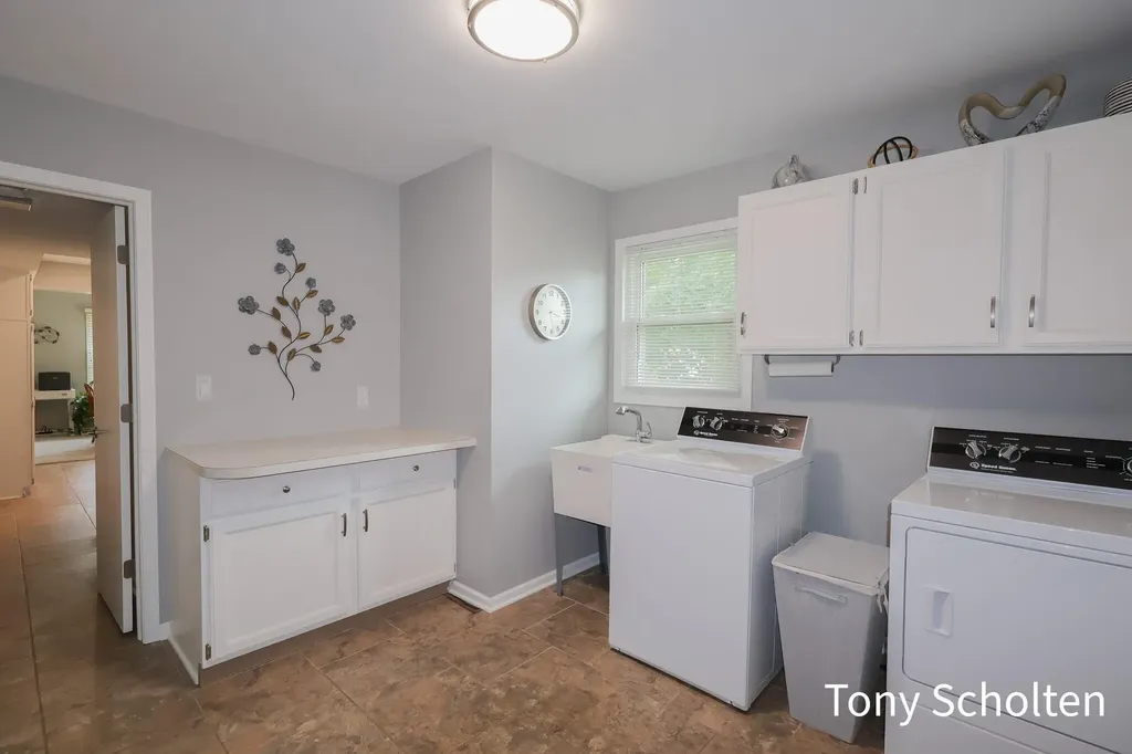 7537 Woodside Drive Georgetown Charter Township MI 49426