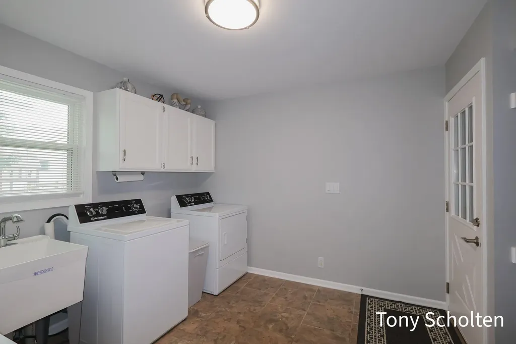 7537 Woodside Drive Georgetown Charter Township MI 49426
