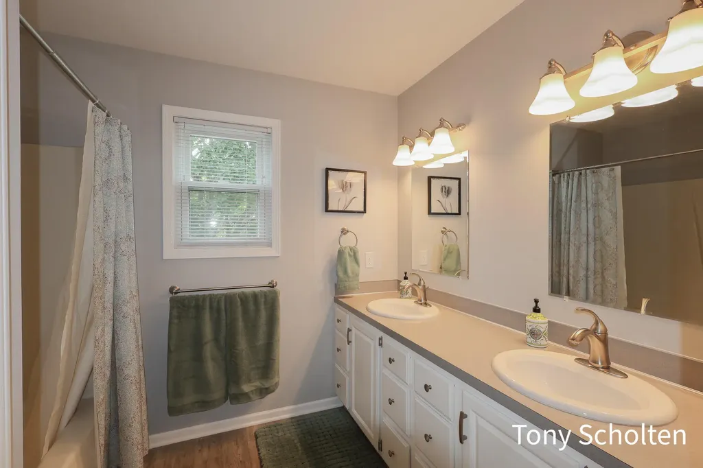 7537 Woodside Drive Georgetown Charter Township MI 49426