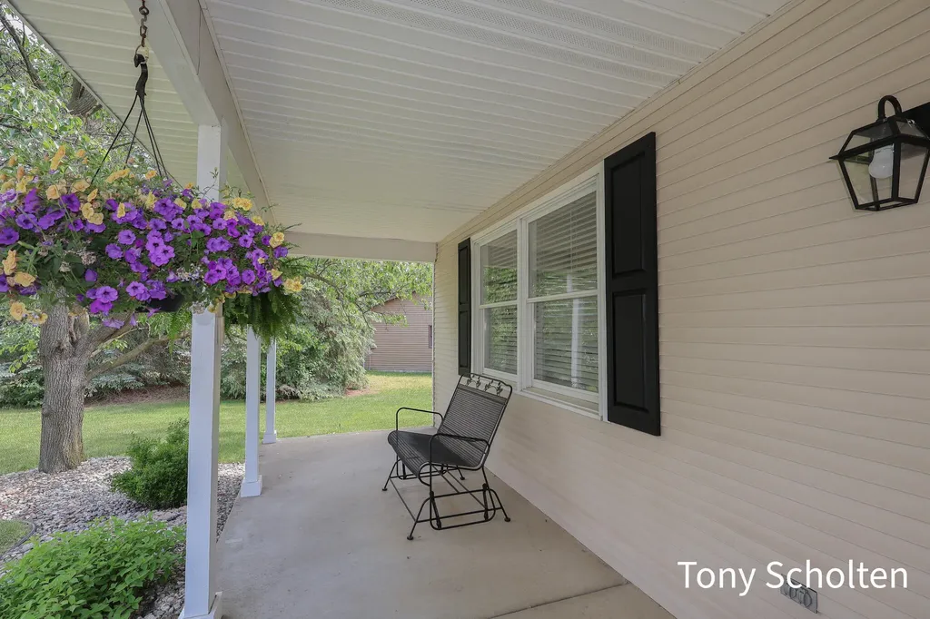 7537 Woodside Drive Georgetown Charter Township MI 49426