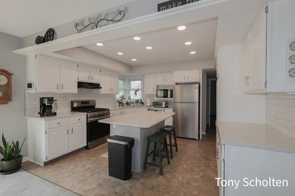 7537 Woodside Drive Georgetown Charter Township MI 49426