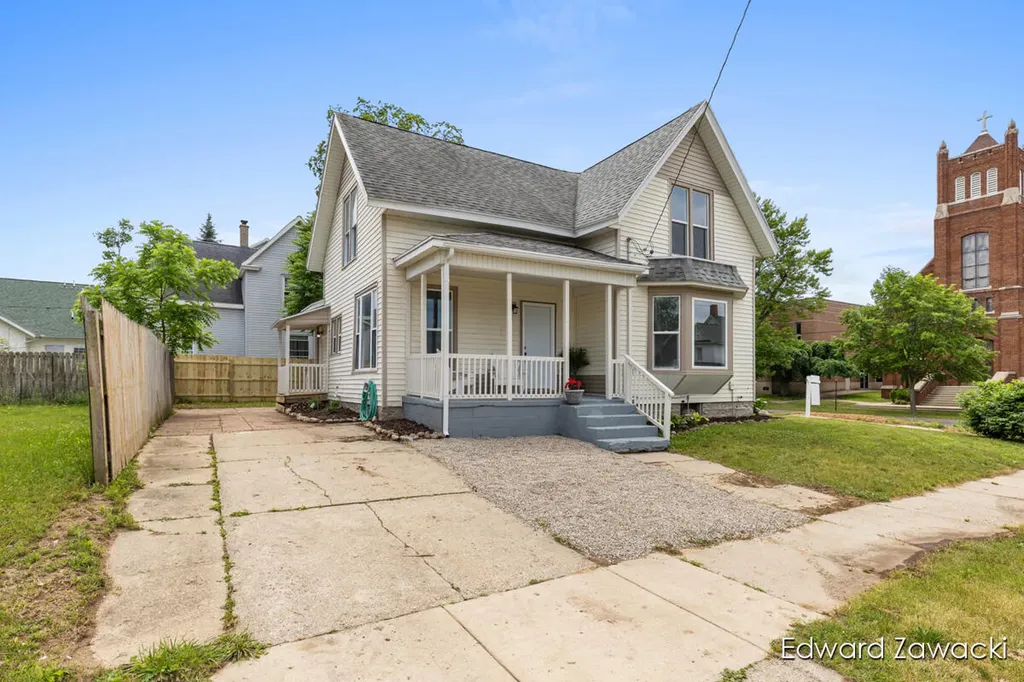 404 S Bridge Street Belding City MI 48809