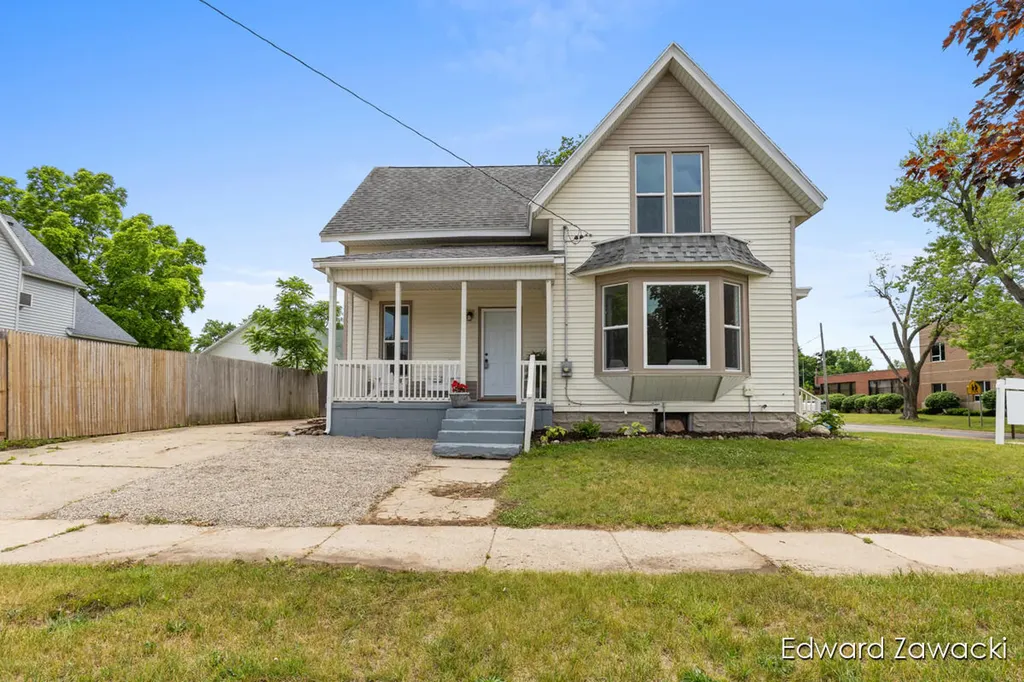 404 S Bridge Street Belding City MI 48809