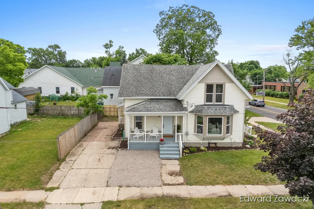 404 S Bridge Street Belding City MI 48809