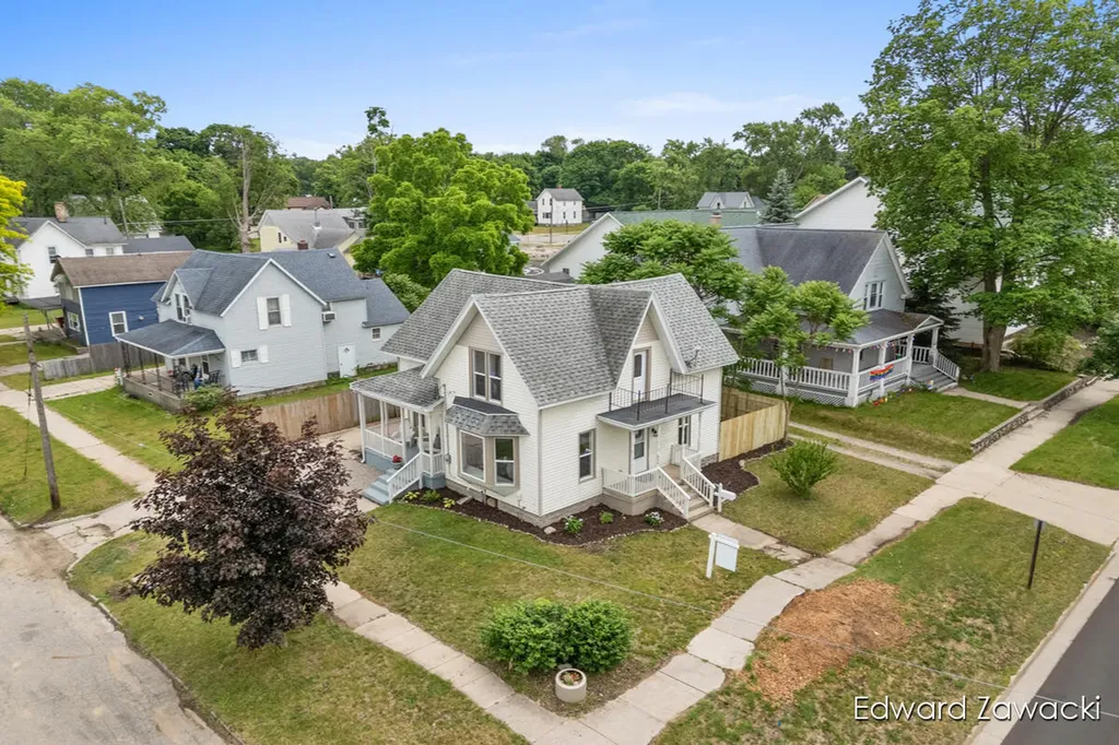 404 S Bridge Street Belding City MI 48809