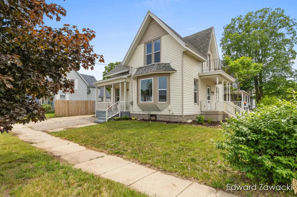 404 S Bridge Street Belding City MI 48809