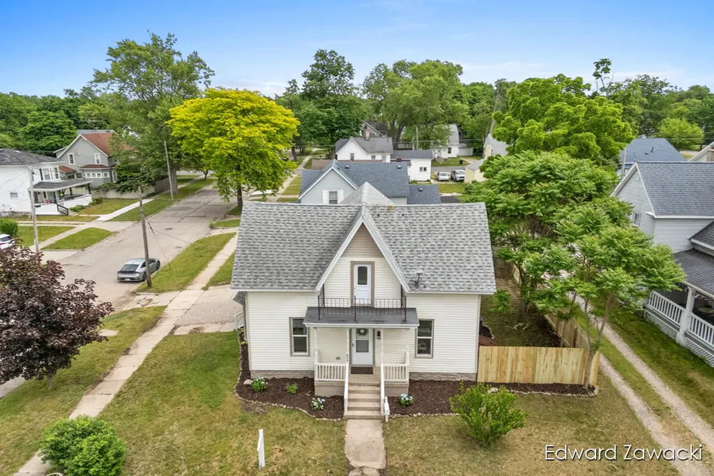 404 S Bridge Street Belding City MI 48809
